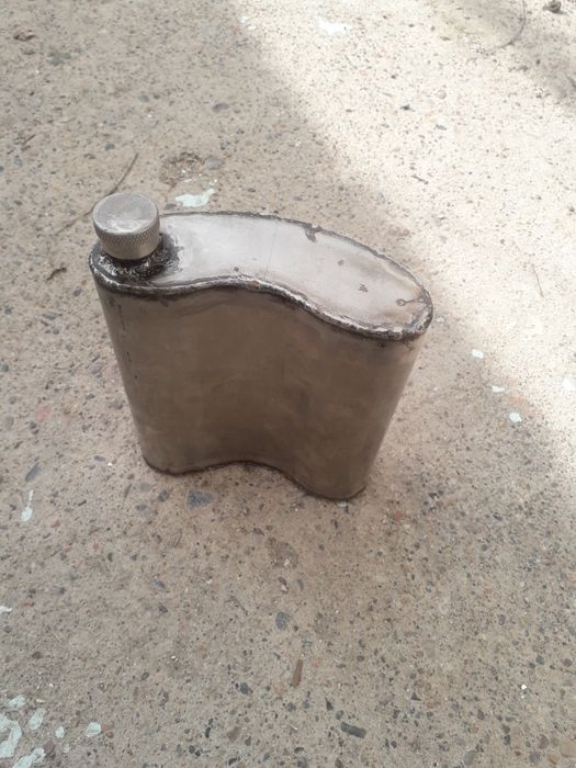 Фляжка нержавеющая.