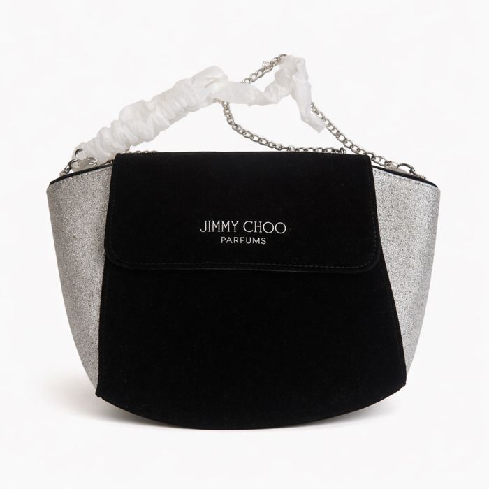 Стилна дамска чанта на Guess – като нова, носена само веднъж