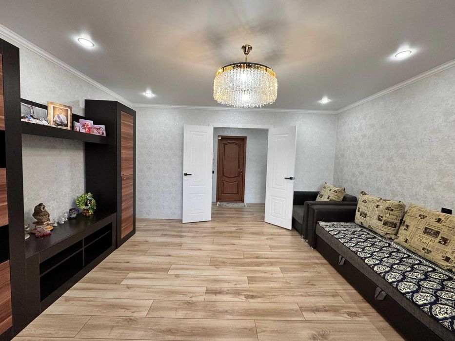 Продаем улучшенную 2 комн .кв - мкр. Степной 4, дом 10