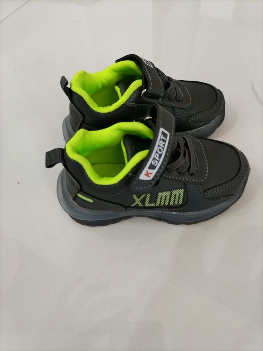 Бебешки маратонки със светеща подметка