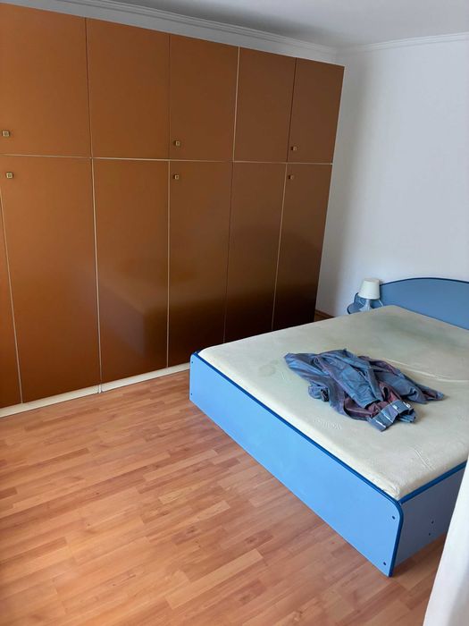 Casa cu 4 camere si depozit