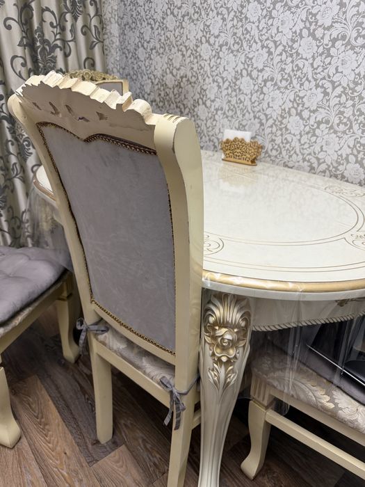 Стол со стульями срочно!