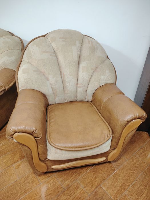 Urgent vind Canapea extensibila și 2 fotolii