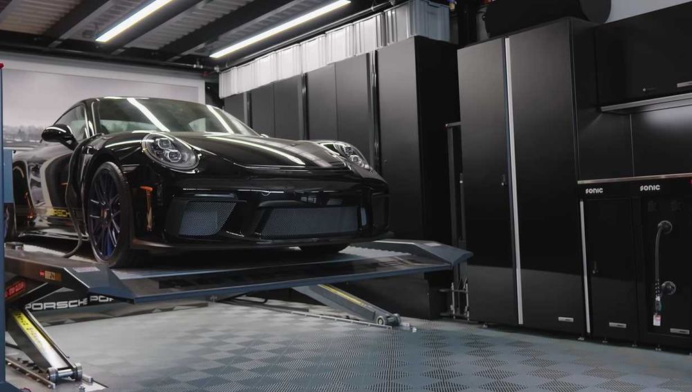 Эксклюзивный гидравлический паркинг для коллекции суперкаров