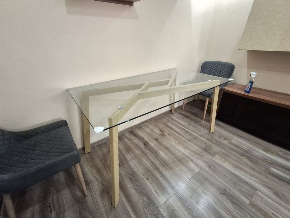 Masă cu blat din sticlă