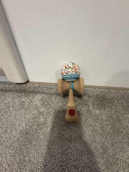 Kendama europe ata albastra colorata