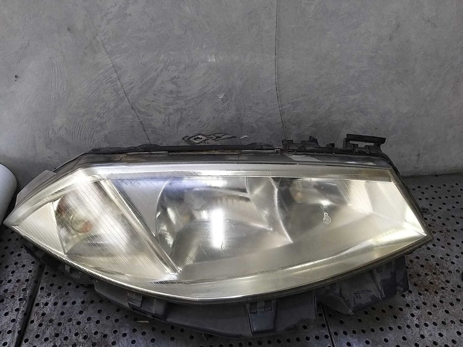 Far dreapta renault megane 2 89307003 8200476431