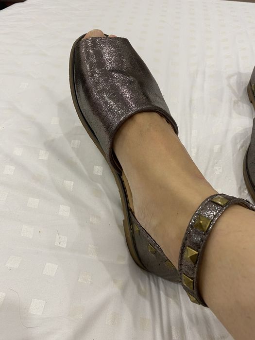 Продаю босоножки летние