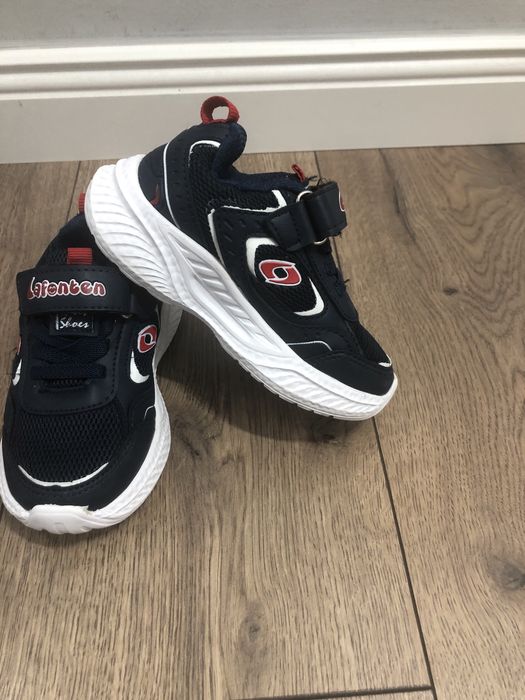 Кроссовки детские