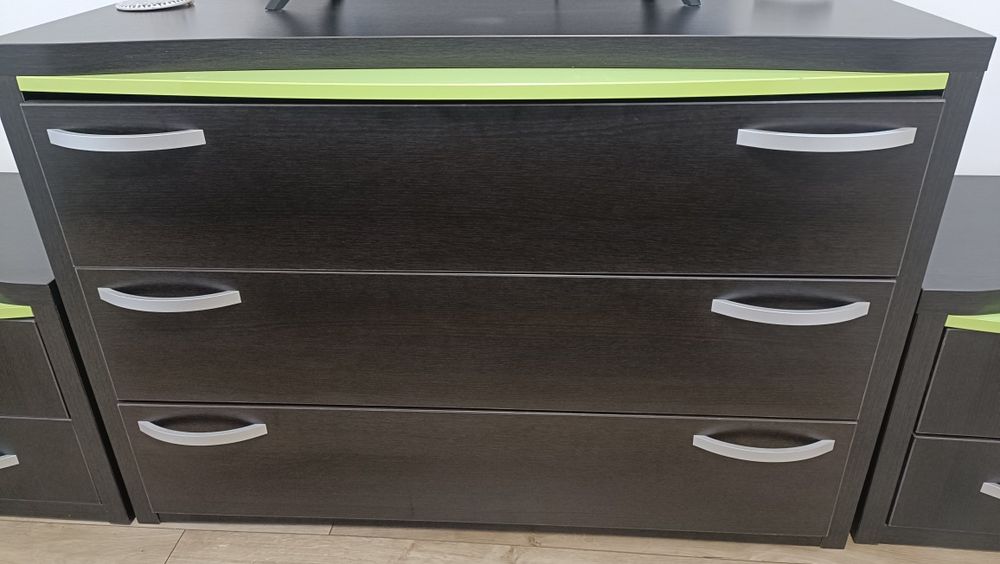 Comodă 3 sertare+2 noptiere