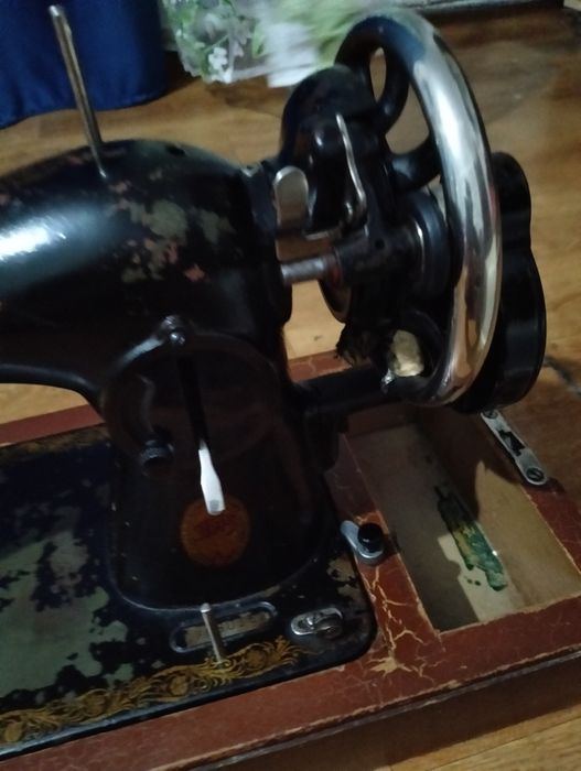 Продам швейную машину.