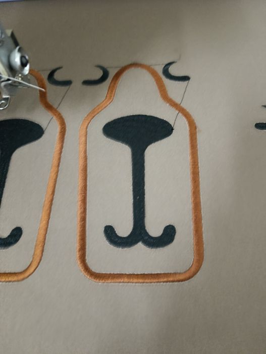 Ишлаётган вышивка сотилади. Продается профессиональная вышивка.