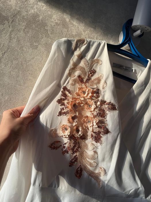 Продам платья, по 4000