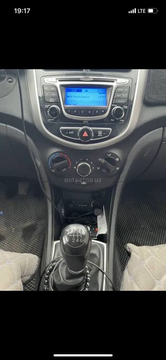 Hyndai accent aftomabil