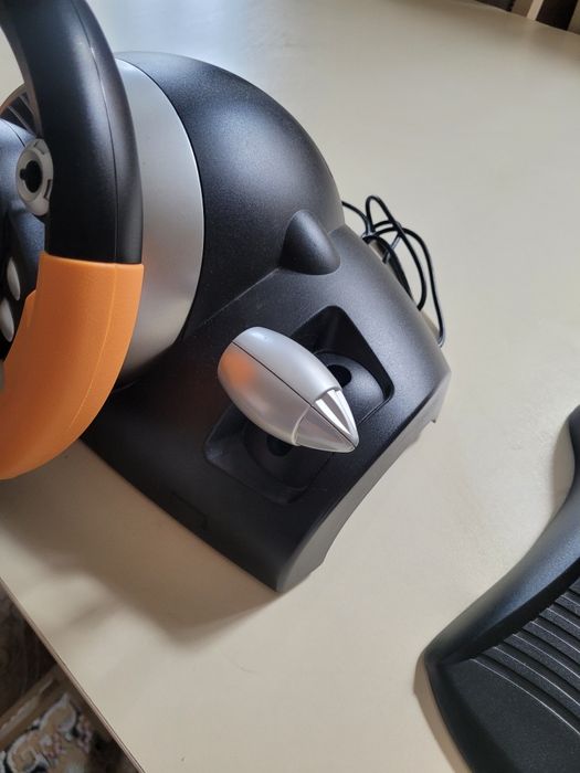 Игровой руль Genius с КПП