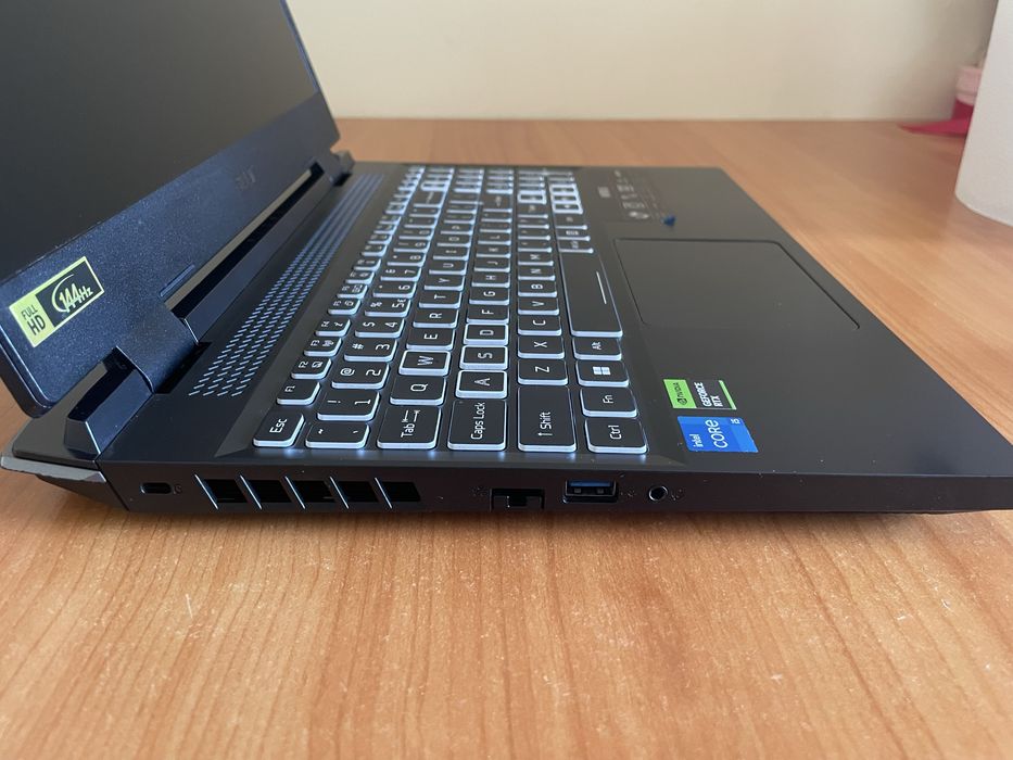 Vând Acer Nitro 5 AN515-58-564G, laptop de gaming
