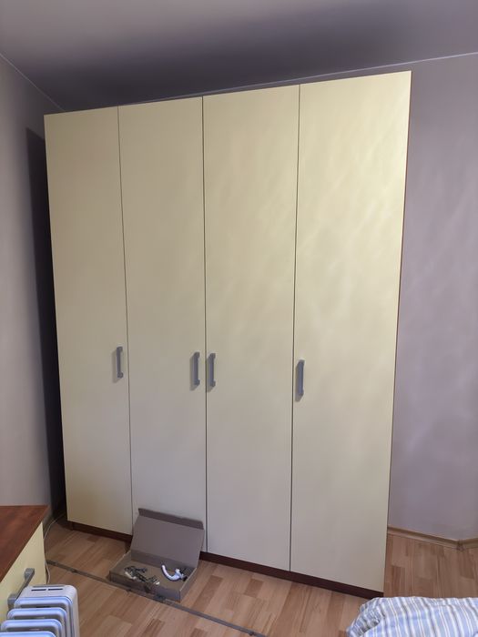 Спалня и гардероб подарък диван