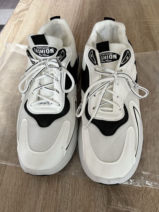 Чисто нови маратонки