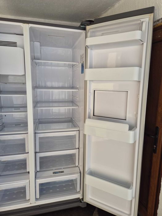 Хладилник фризер side by side SAMSUNG