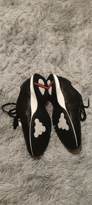 Кожаные кроссовки