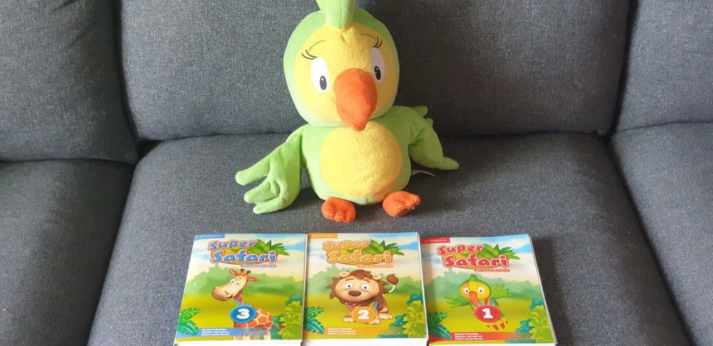 Marionetă Cambridge și carduri cu imagini