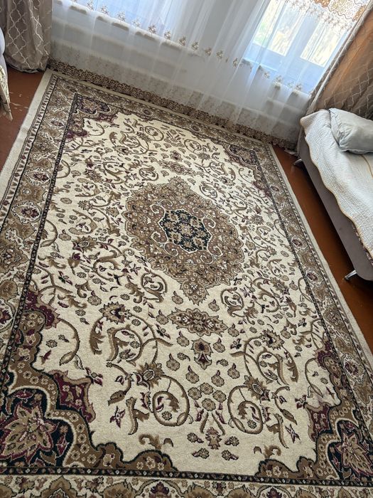 Ковер ,б/у по низкой цене