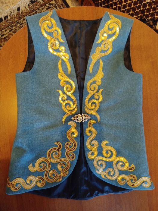 Национальный жилет для девочки