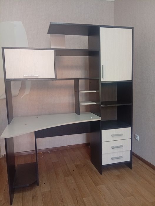 Продается компьютерный стол