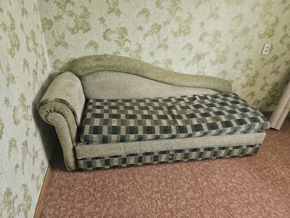 Диван зеленый б/у