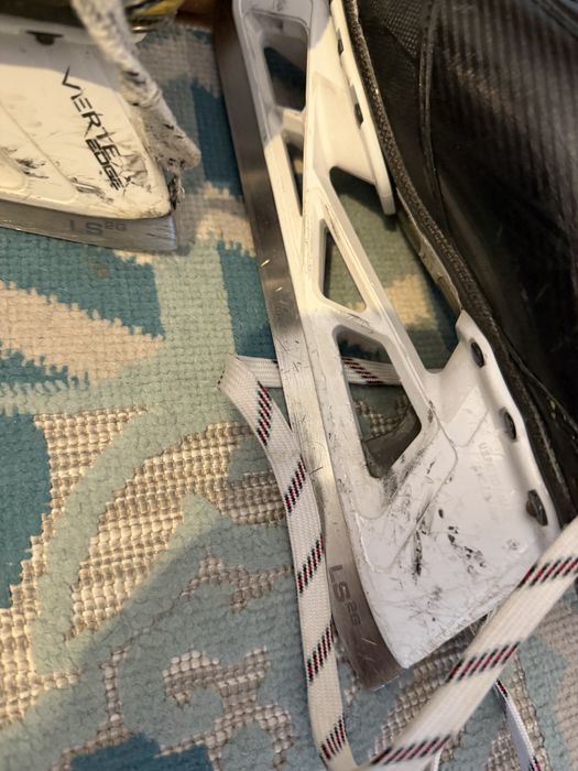 Patine Portar Hochei Bauer Supreme S29  Mărime 39 + manusa portar respins CCM