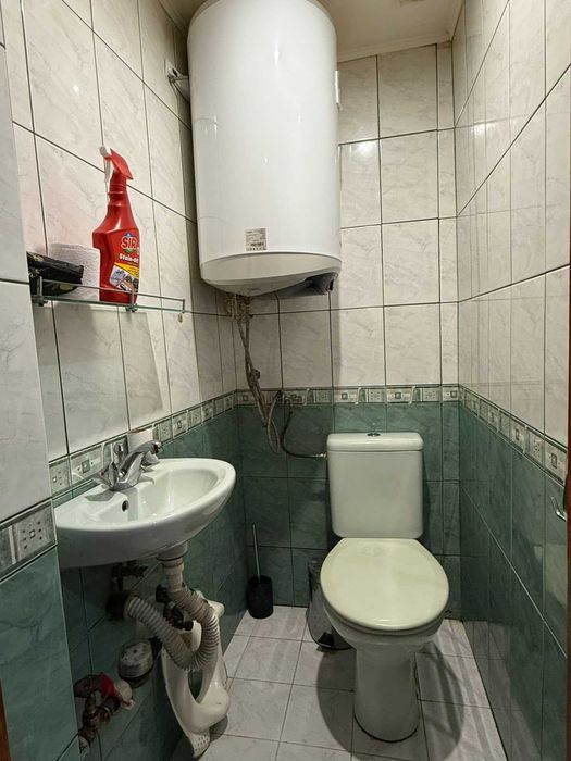 Тристаен тухлен обзаведен източен апартамент Колхозен пазар-Касабова