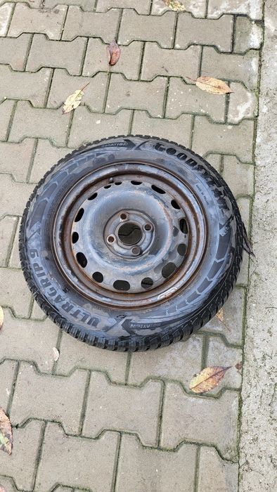 Vand doua roti cu genti sau fara genti .175/70R14 m+s