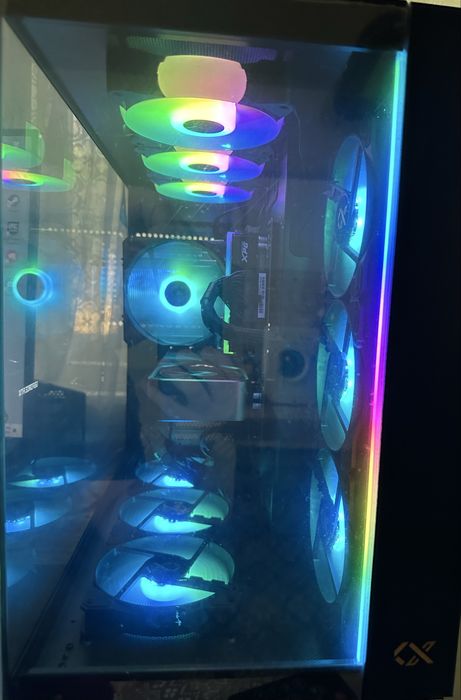 Геймърски компютър + монитор