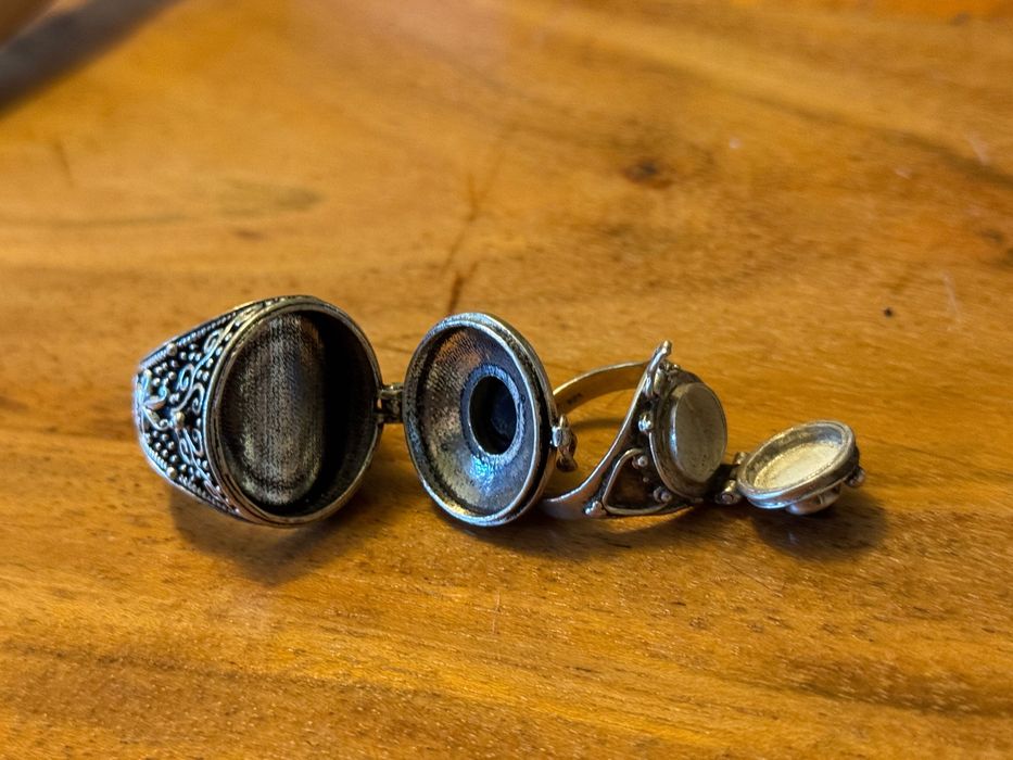 set 2 inele era victoriana poison ring argint 925