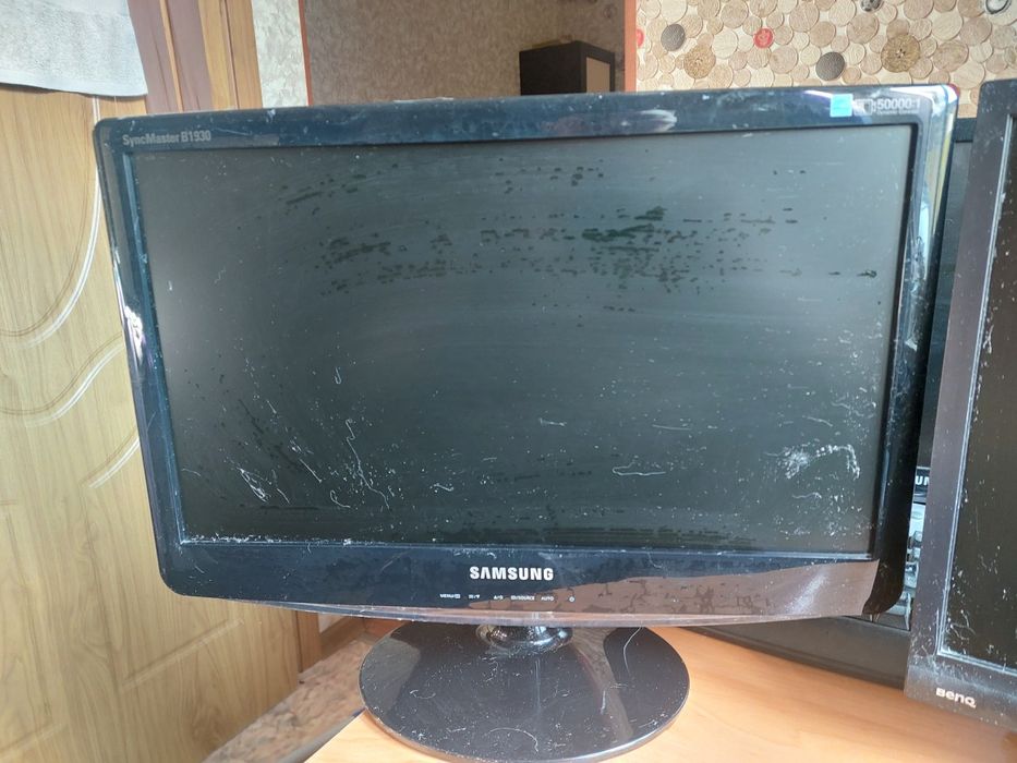 Мониторы от компьютера Samsung и BENQ