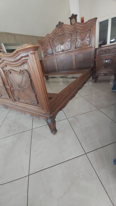 Pat și comode și servamta cu oglinda
