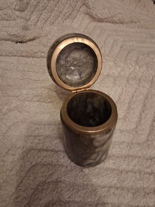 Мраморен моливник