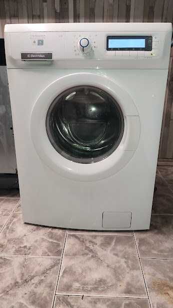 Перална машина Електролукс EWF147540W