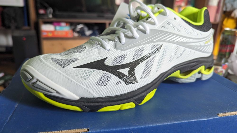 Mizuno Wave Lightning Z4