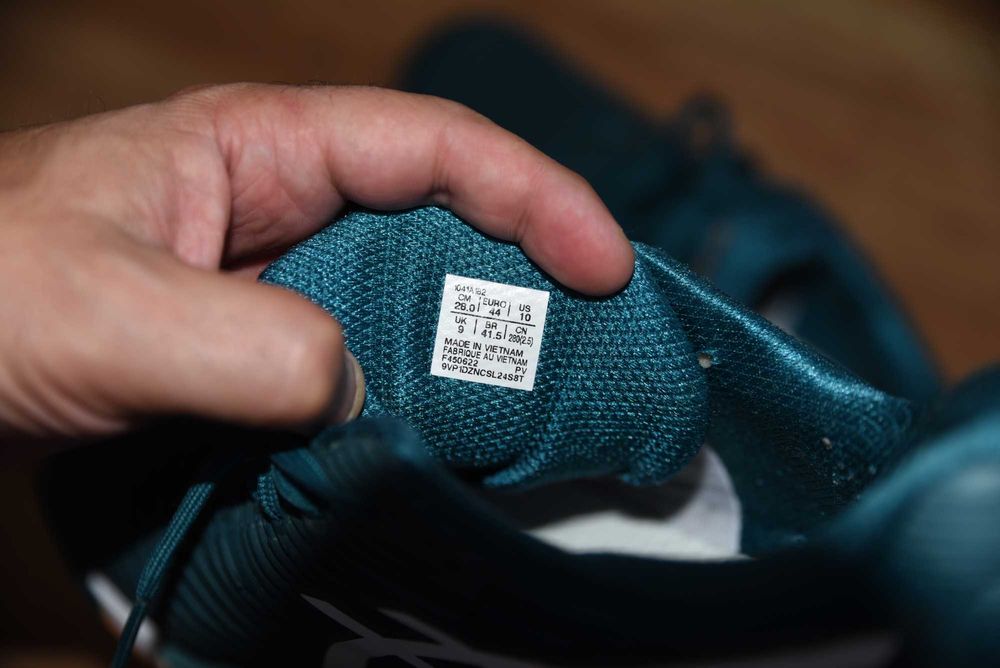 Asics оригинални маратонки размер 44