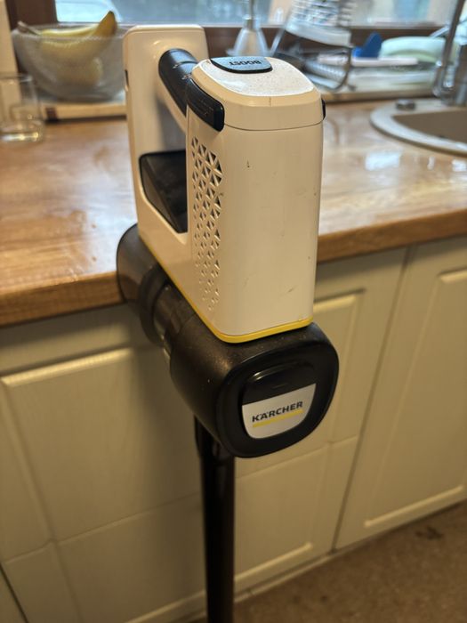 Aspirator vertical Karcher garanție Emag