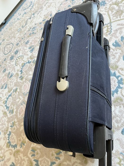 Продам чемодан срочно