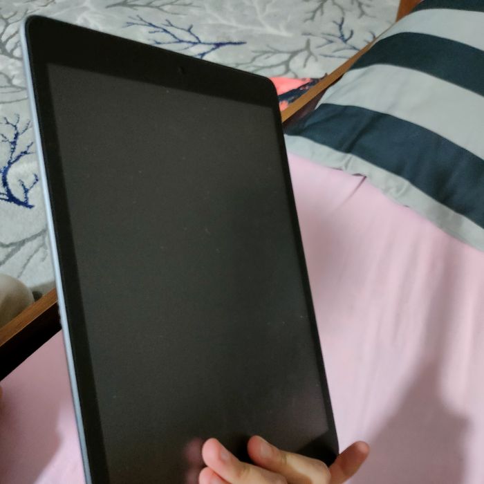 Ipad 7-go pokalenie 32gb yangi 3 oy ishlatilgan sastayani zur abmen bo