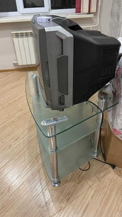 Телевизор с подставкой