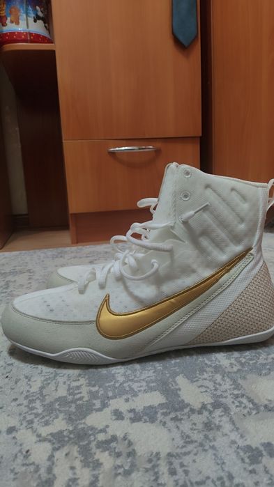 Nike machomai 3 золотистые