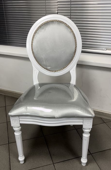 Продам стулья Медальон