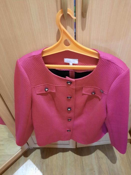 Продается костюм женский