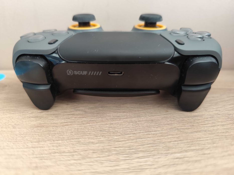 Продавам SCUF Reflex Pro за PS5/PC -