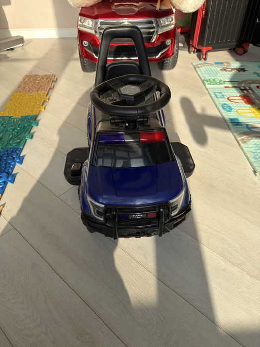 Продам электро-машинку детскую