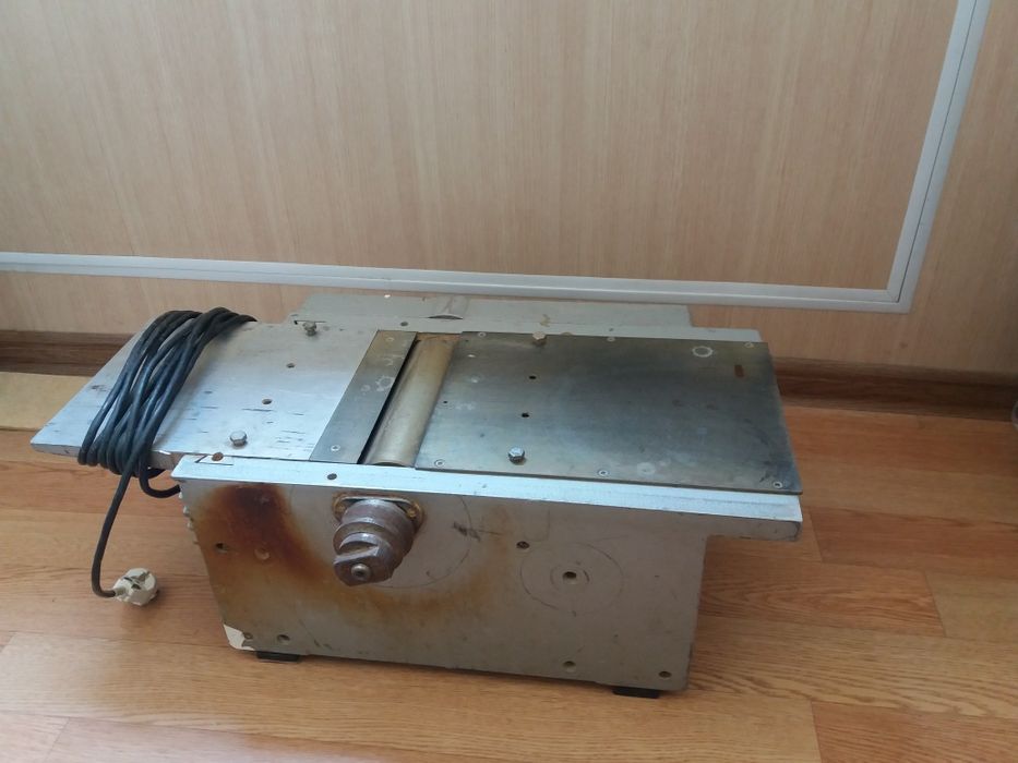 Продаю деревообрабатывающий станок советский